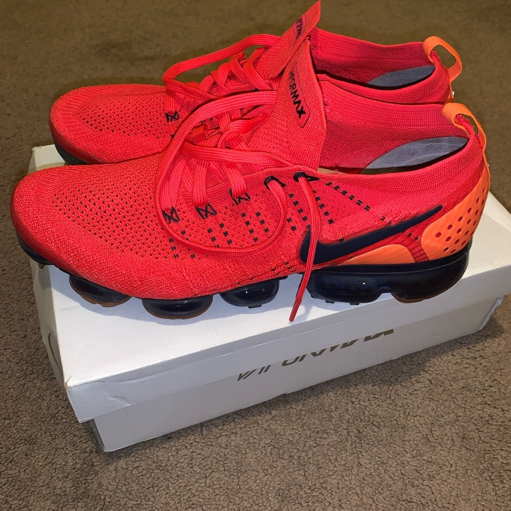 Like New Mens Flynit 3 Vapormax size 11